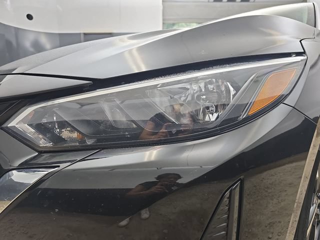 Used 2025 Nissan Sentra SV FWD image 32
