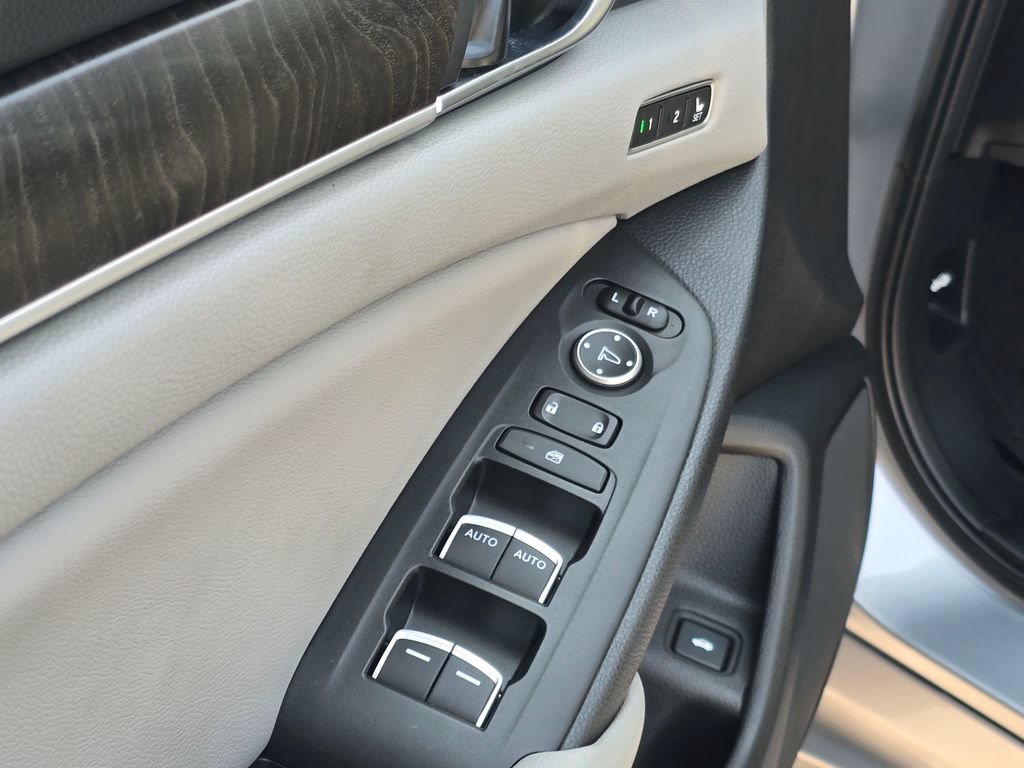Used 2018 Honda Accord EX-L image 11