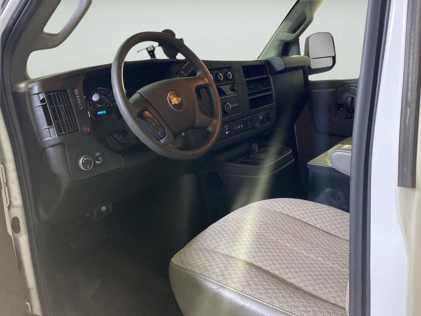 Used 2018 Chevrolet Express 2500 w/ Driver Convenience Package RWD image 9