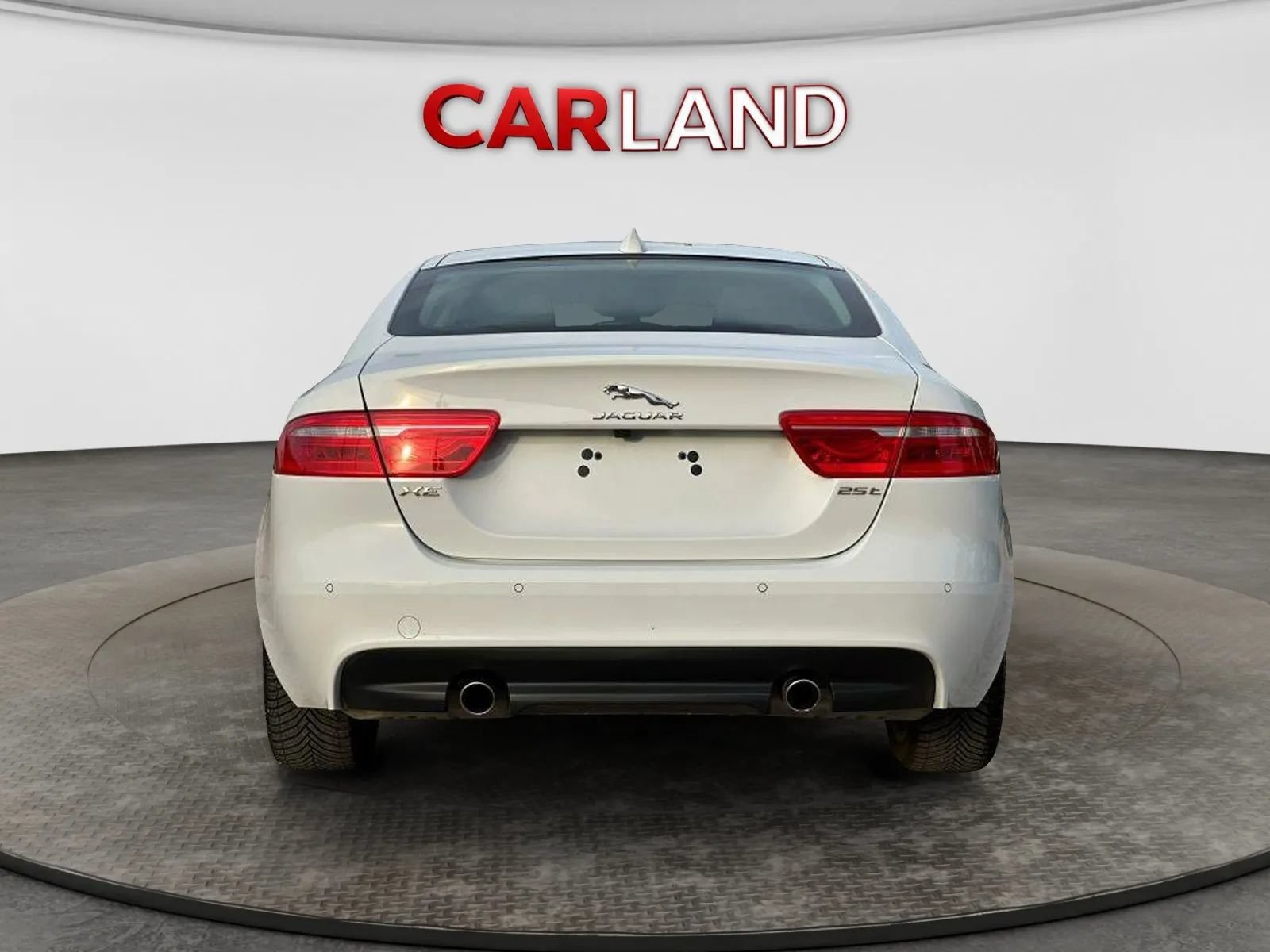 Used 2018 Jaguar XE Prestige RWD image 6