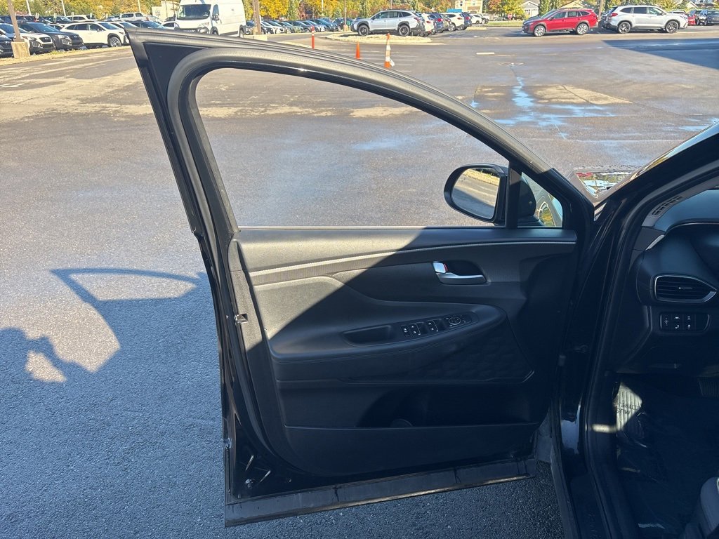 Used 2019 Hyundai Santa Fe SE image 18