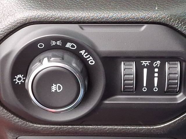 Used 2022 Jeep Wrangler Unlimited Sahara w/ Cold Weather Group AWD/4WD image 23