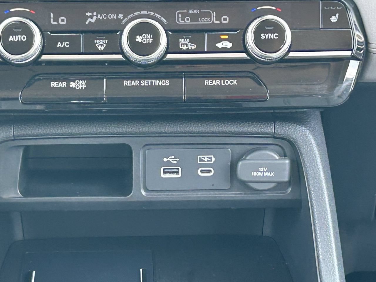 Used 2024 Honda Pilot Touring image 23