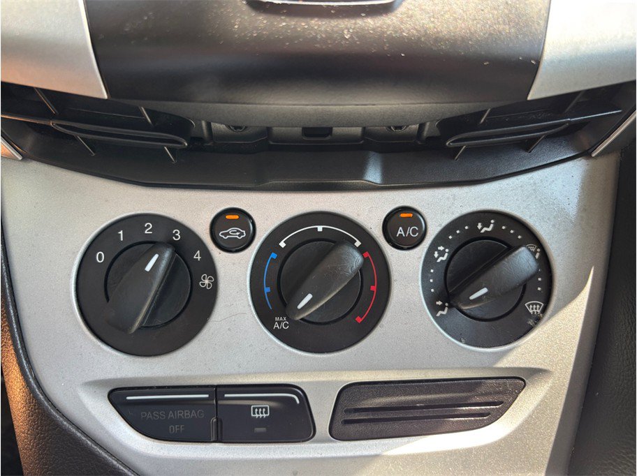 Used 2014 Ford Focus SE FWD image 22