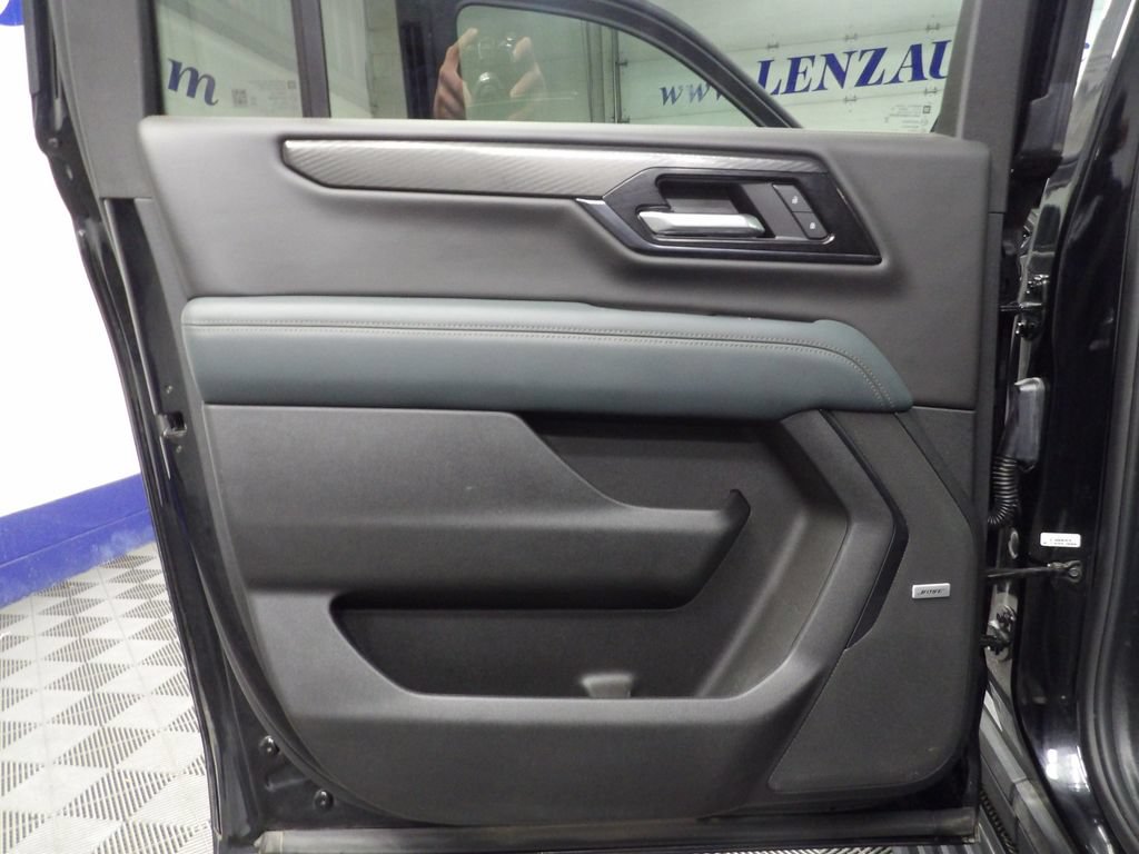 Used 2025 GMC Yukon XL AT4 AWD/4WD image 53