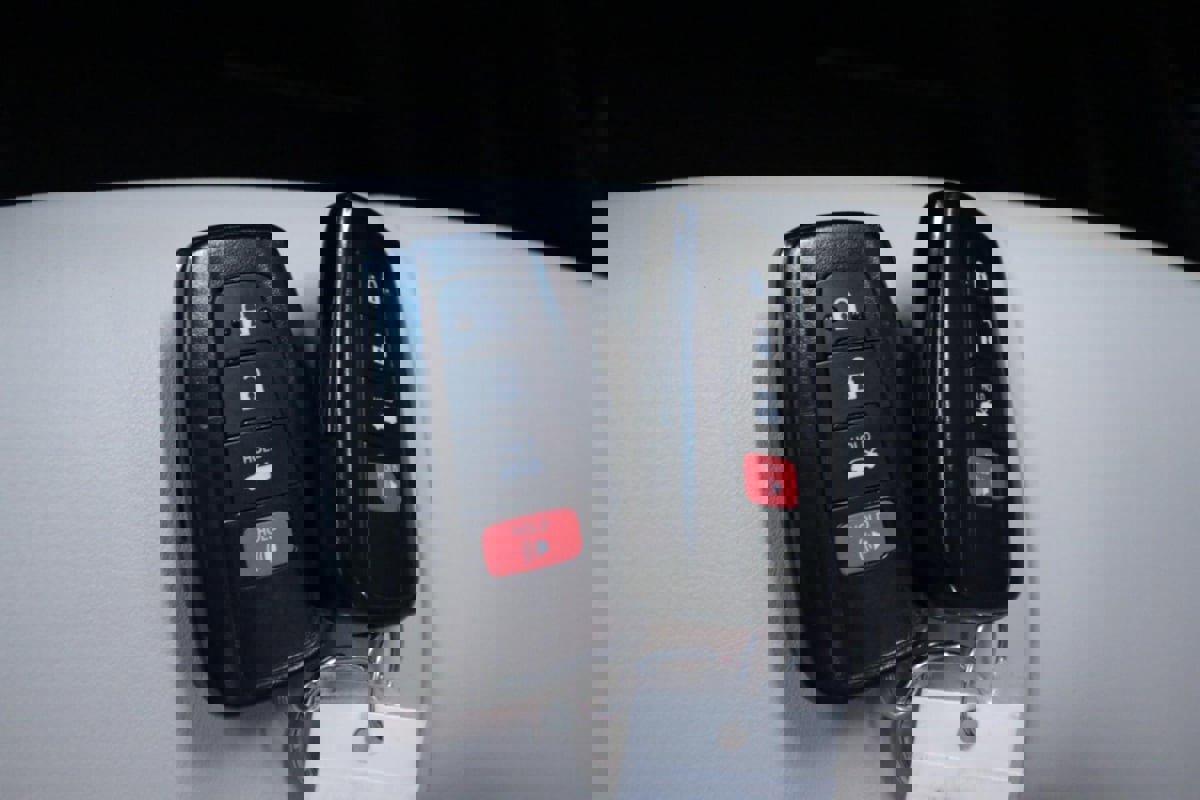 Used 2021 Toyota Avalon XLE w/ Moonroof Package image 22