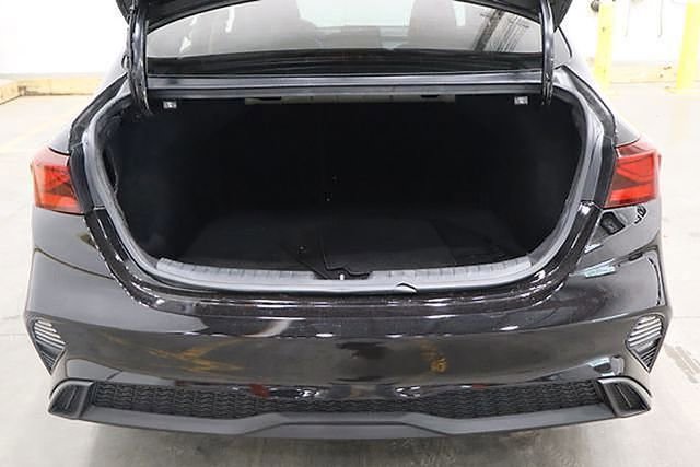 Used 2022 Kia Forte LXS image 12