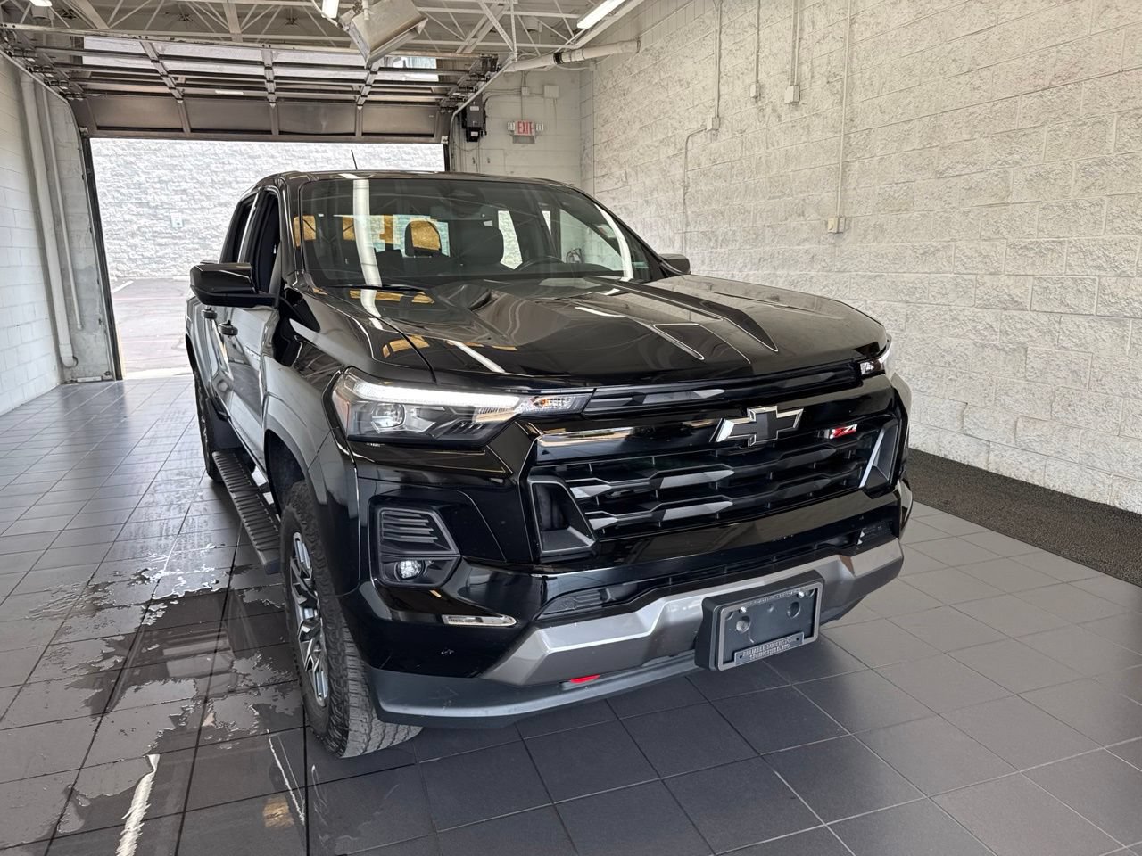 Used 2023 Chevrolet Colorado Z71 w/ Z71 Convenience Package 2 AWD/4WD image 2