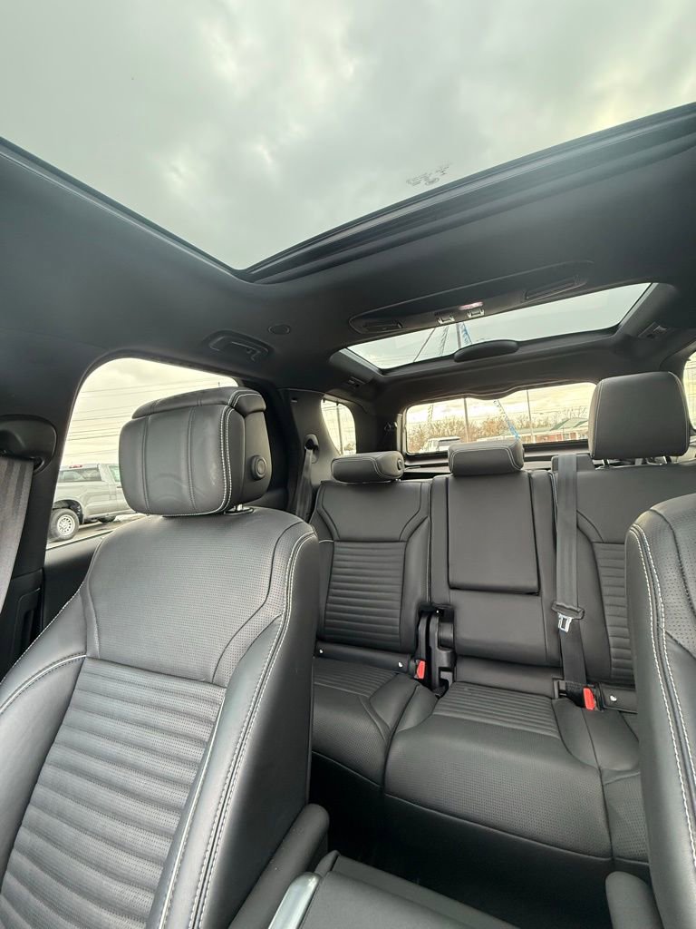 Used 2023 Land Rover Discovery Metropolitan Edition image 43