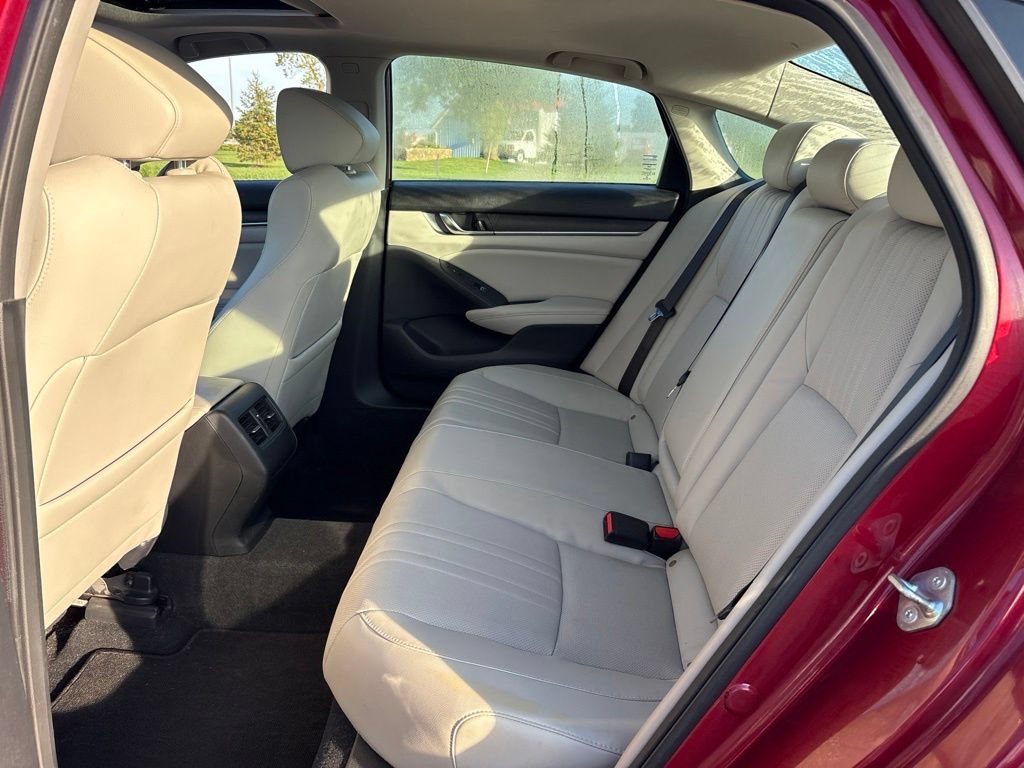 Used 2018 Honda Accord Touring image 14