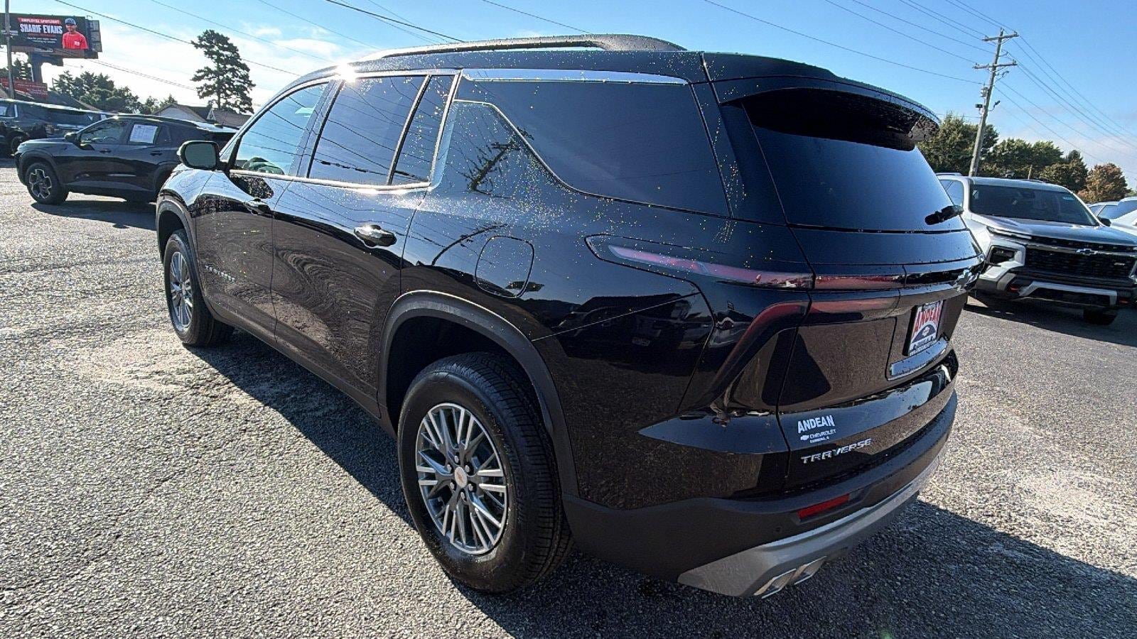 New 2027 Chevrolet Traverse LT FWD image 10
