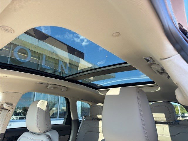 Used 2021 Lincoln Corsair AWD w/ Premium Package image 17