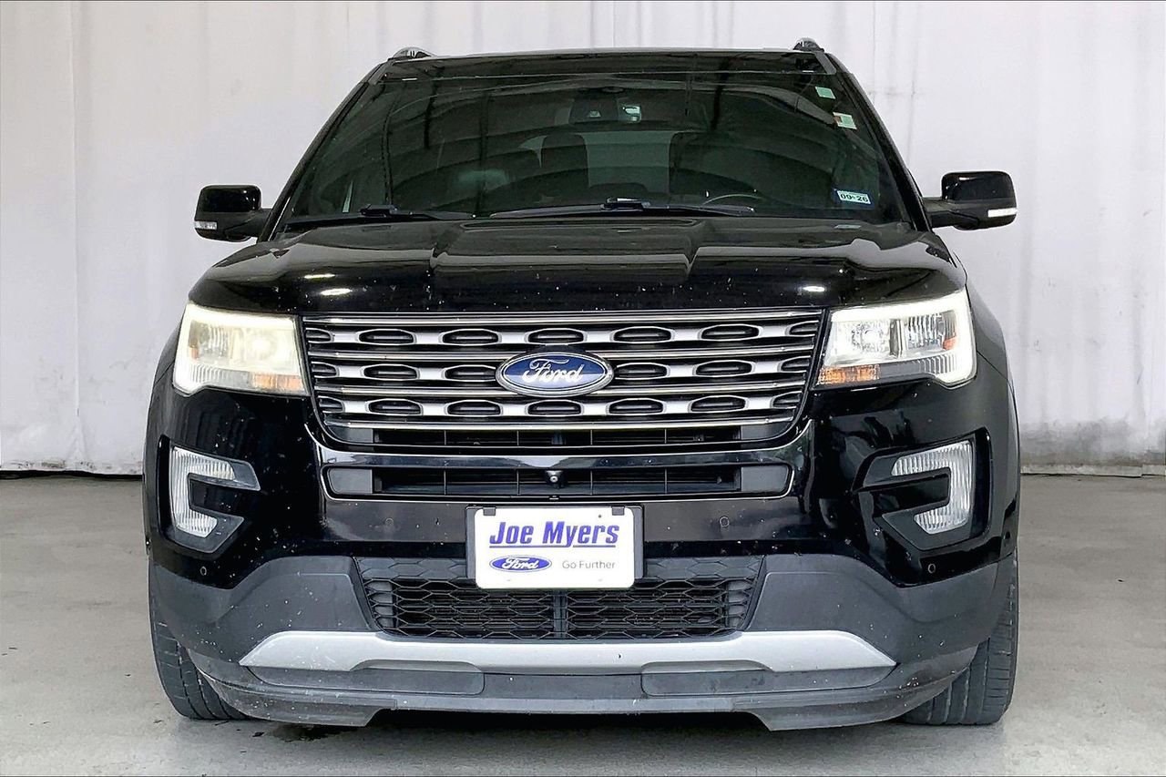 Used 2017 Ford Explorer Limited w/ Equipment Group 301A FWD image 3