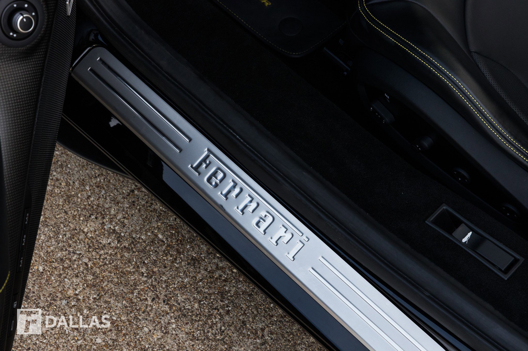 Used 2021 Ferrari F8 Tributo image 20