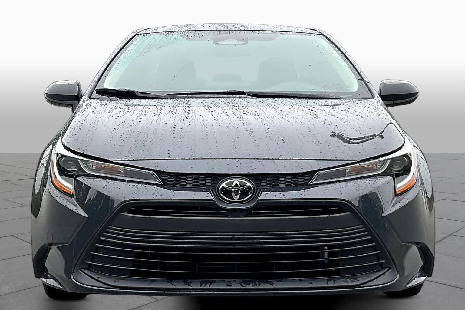 Used 2025 Toyota Corolla LE w/ Convenience Package FWD image 4
