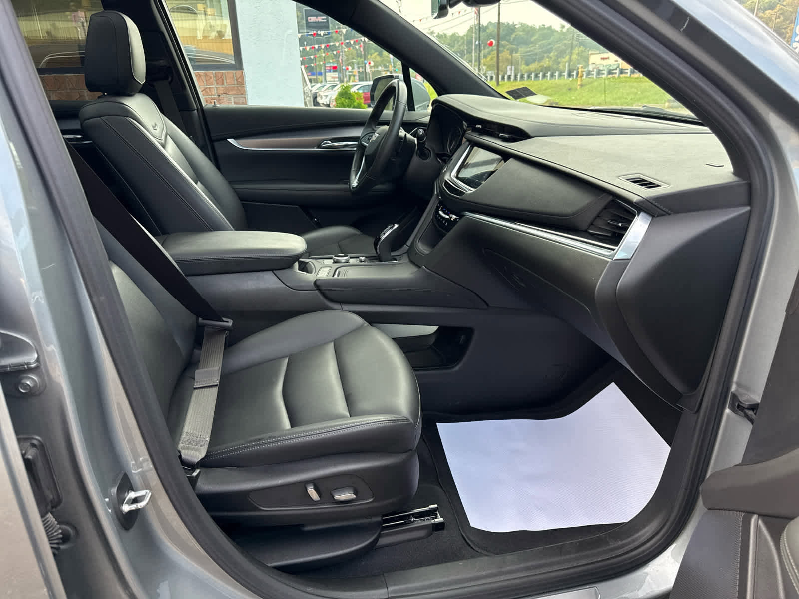 Used 2024 Cadillac XT6 Luxury w/ LPO, Floor Liner Package image 35