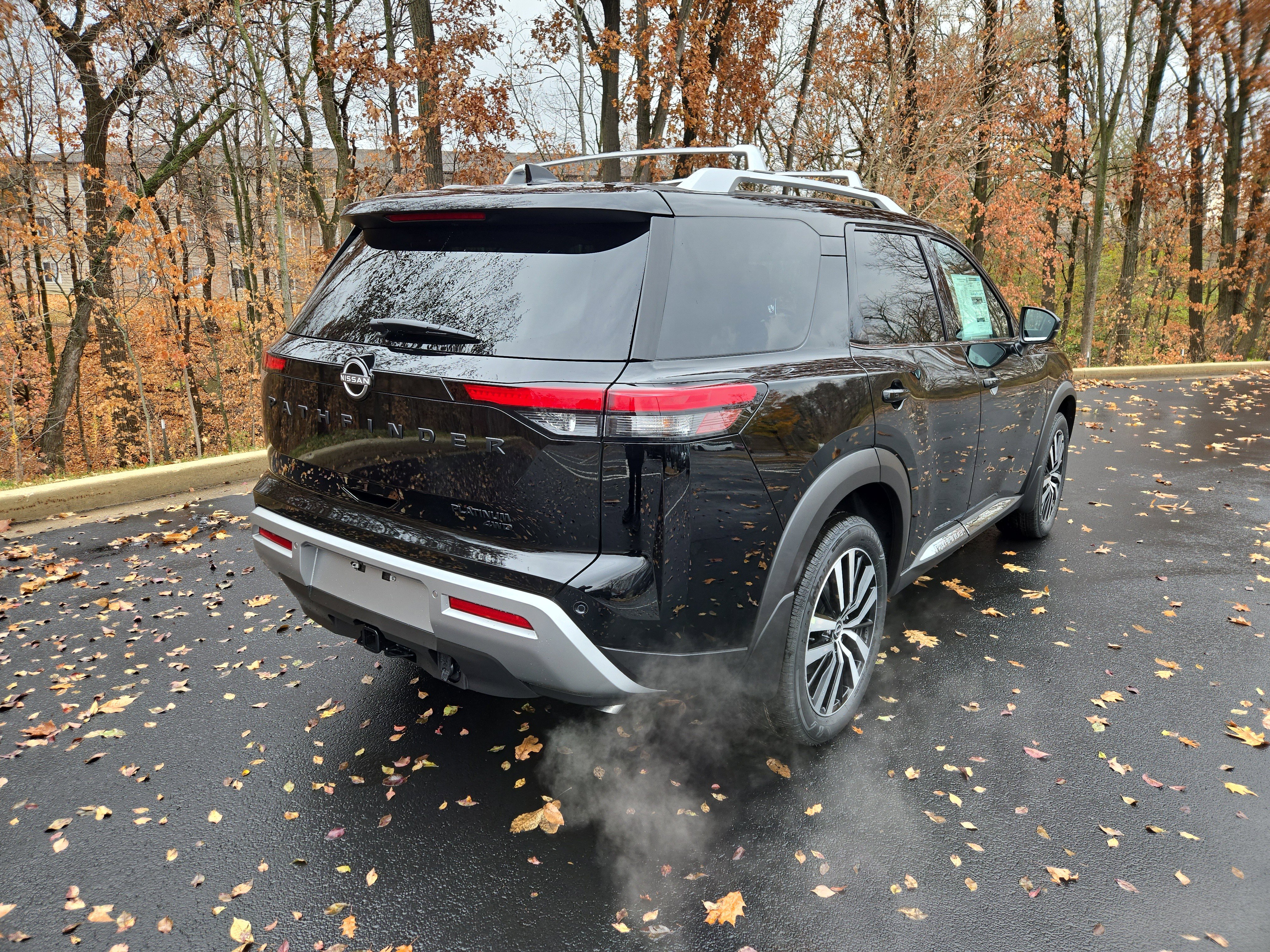 New 2025 Nissan Pathfinder Platinum image 3