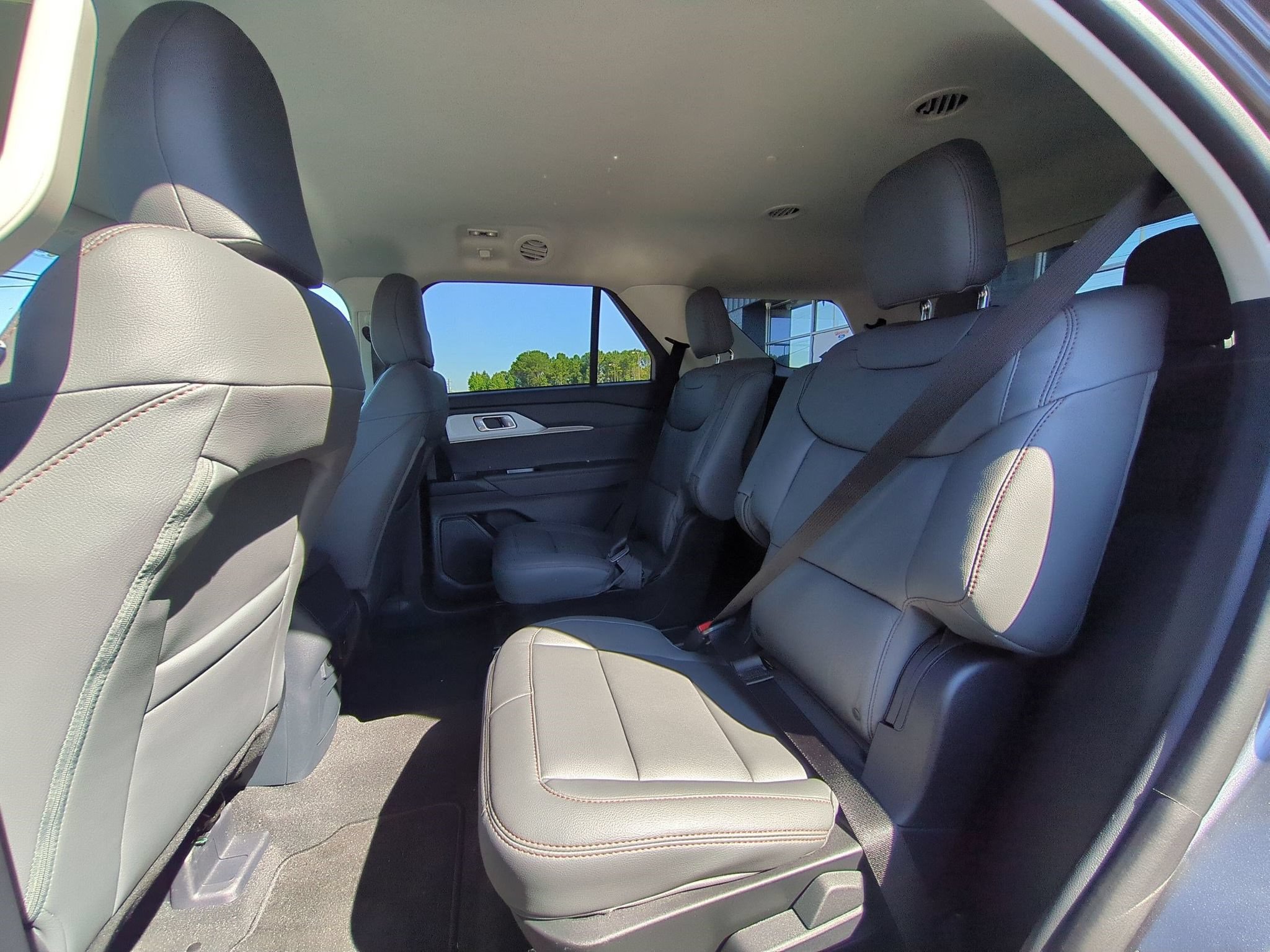 Used 2026 Ford Explorer Active RWD image 27