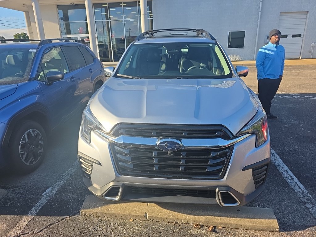 Used 2023 Subaru Ascent Touring AWD/4WD image 2