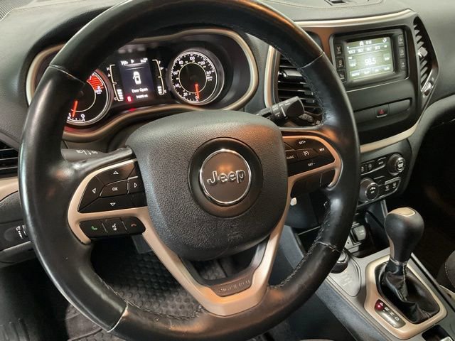Used 2018 Jeep Cherokee Latitude w/ Cold Weather Group AWD/4WD image 13