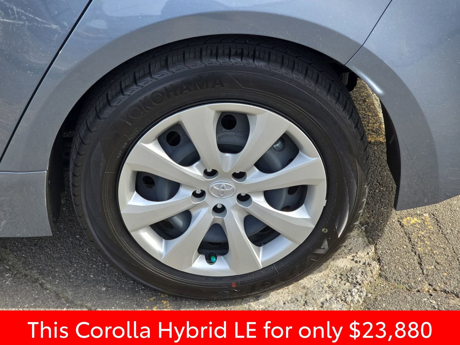 Used 2025 Toyota Corolla LE image 39