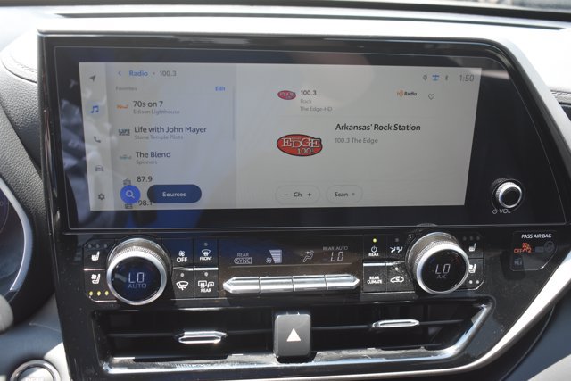 Used 2025 Toyota Highlander Limited FWD image 27