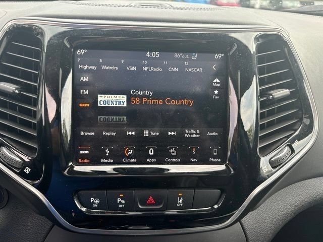 Used 2019 Jeep Cherokee Overland w/ Technology Group AWD/4WD image 13