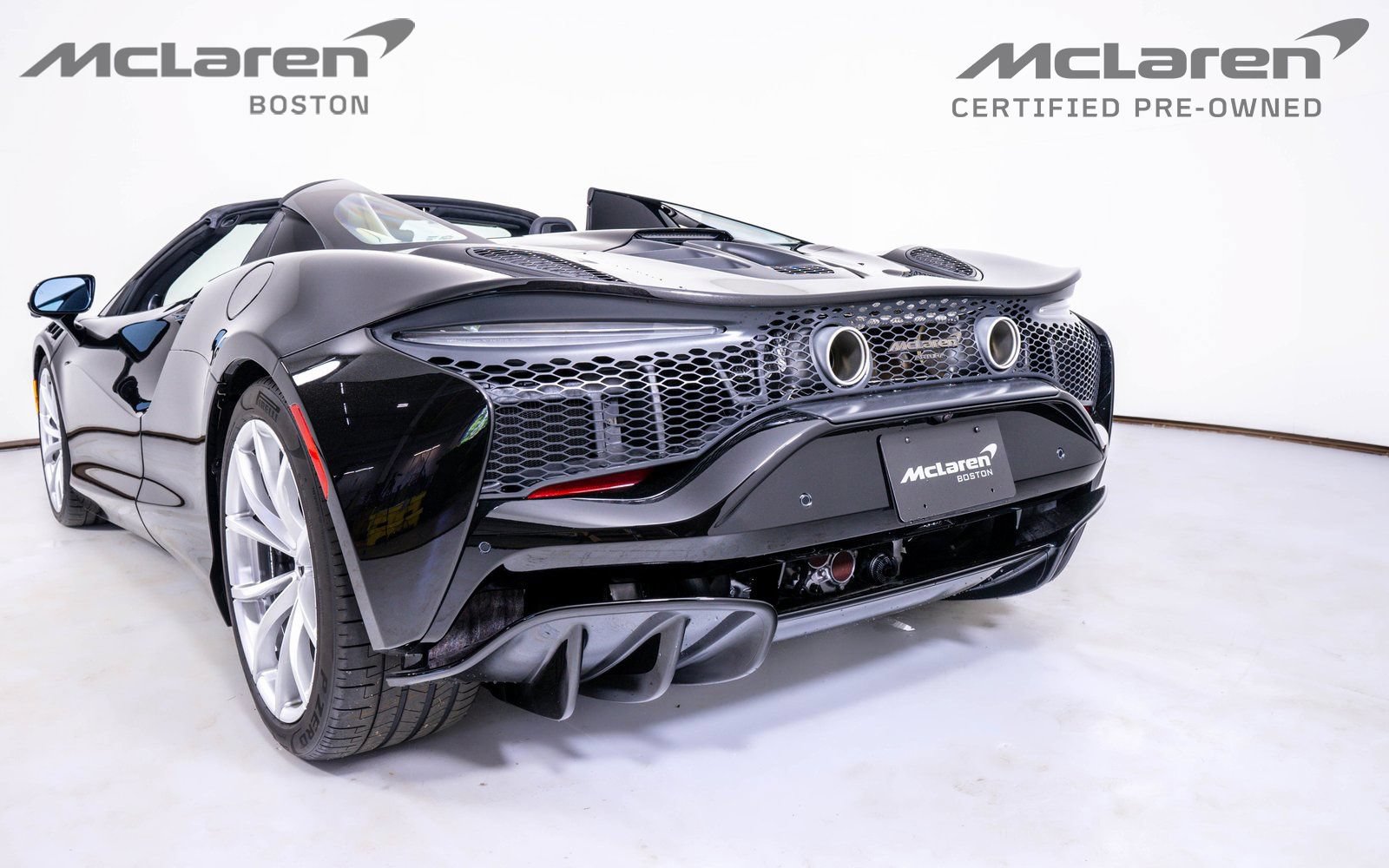 Used 2025 McLaren Artura Spider RWD image 12