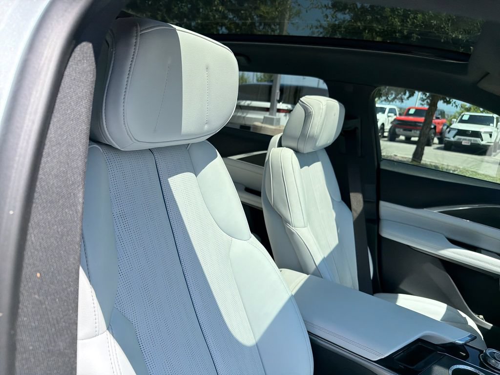 Used 2024 Cadillac Lyriq Luxury AWD/4WD image 38
