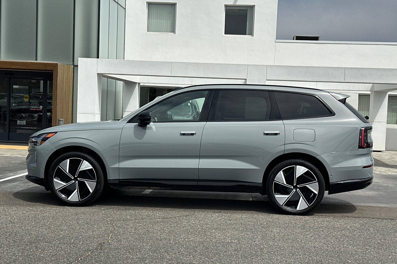 Certified 2025 Volvo EX90 Ultra AWD/4WD image 7