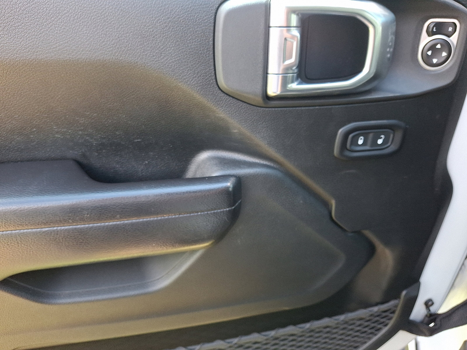 Used 2020 Jeep Gladiator Rubicon w/ Cold Weather Group image 12