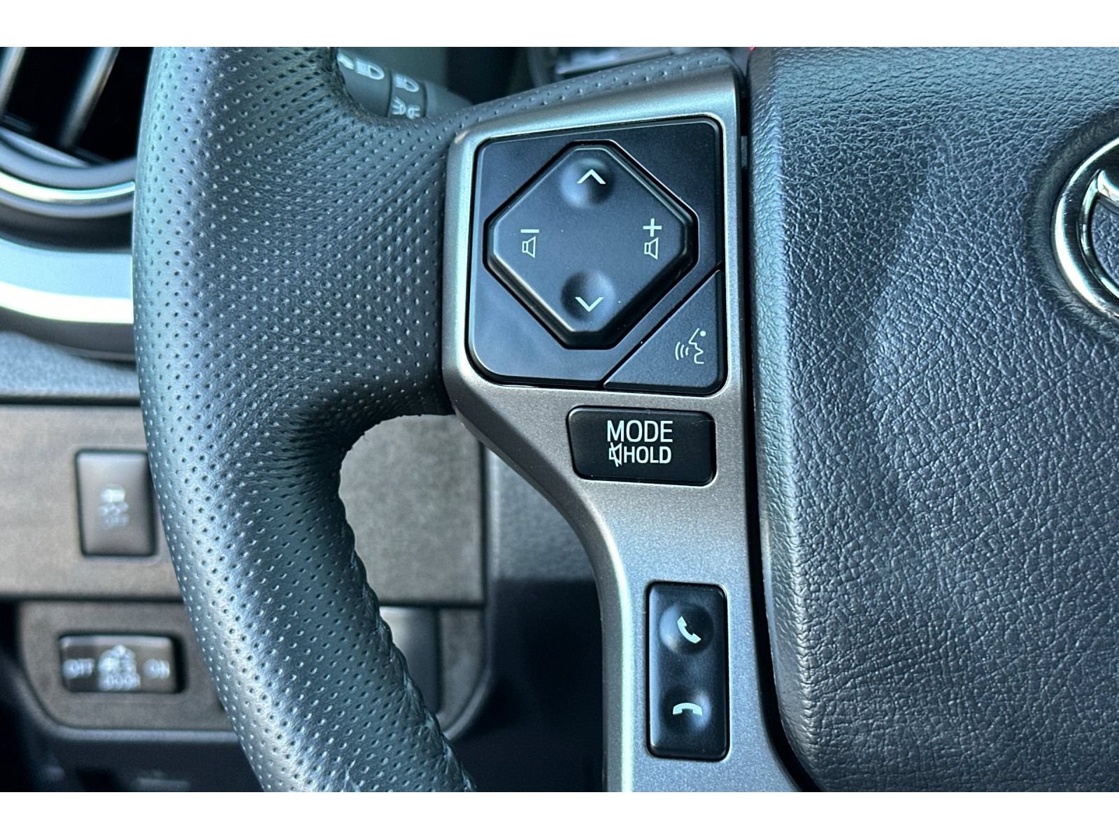 Used 2022 Toyota Tacoma Limited w/ Nightshade Package AWD/4WD image 27