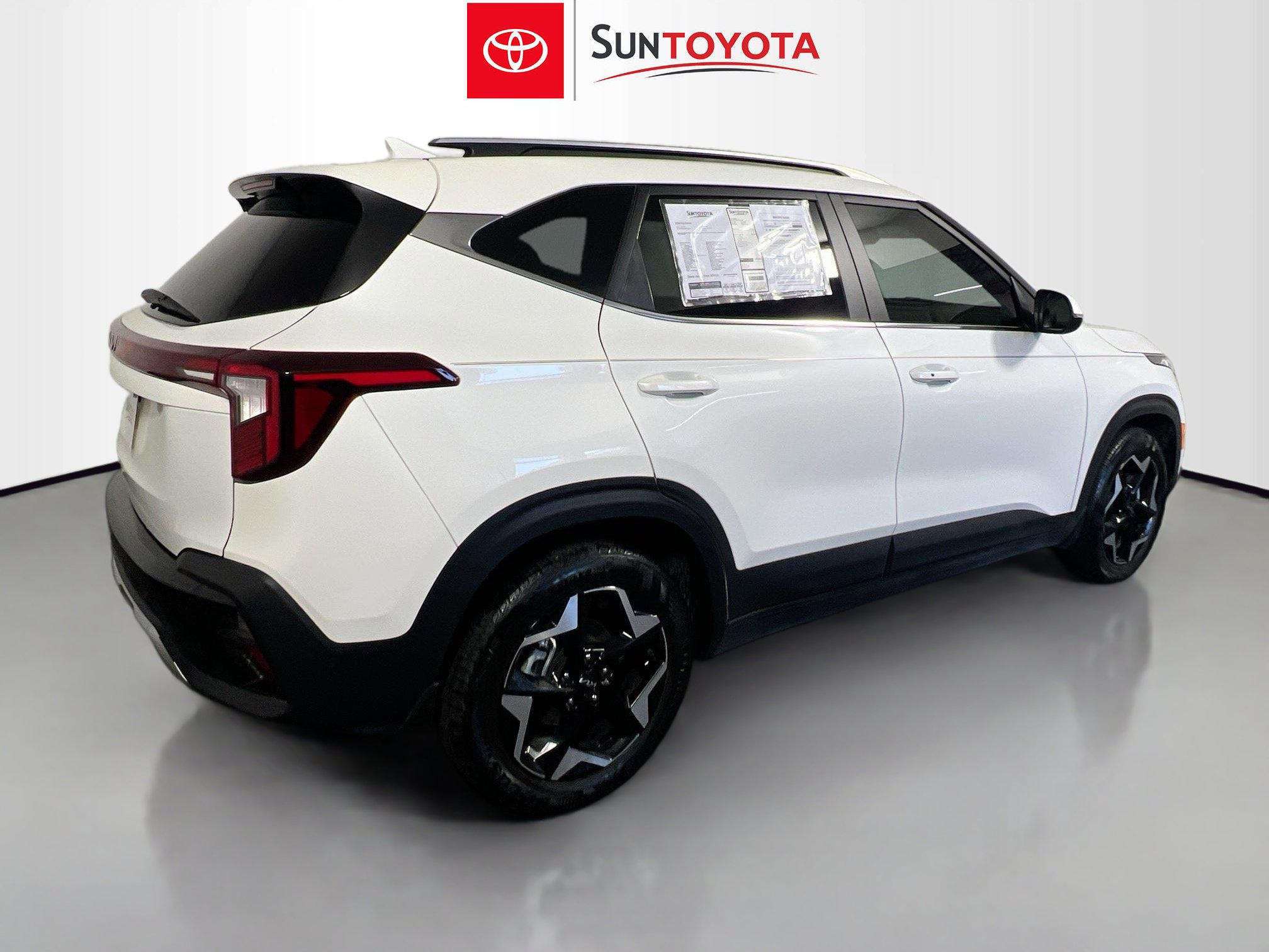 Used 2024 Kia Seltos EX image 4