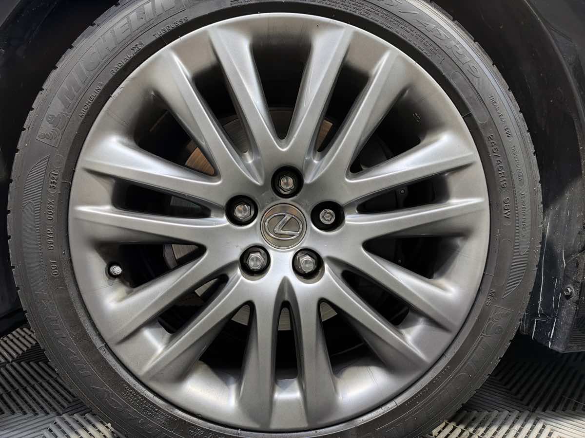 Used 2014 Lexus LS 460 w/ Comfort Package RWD image 31