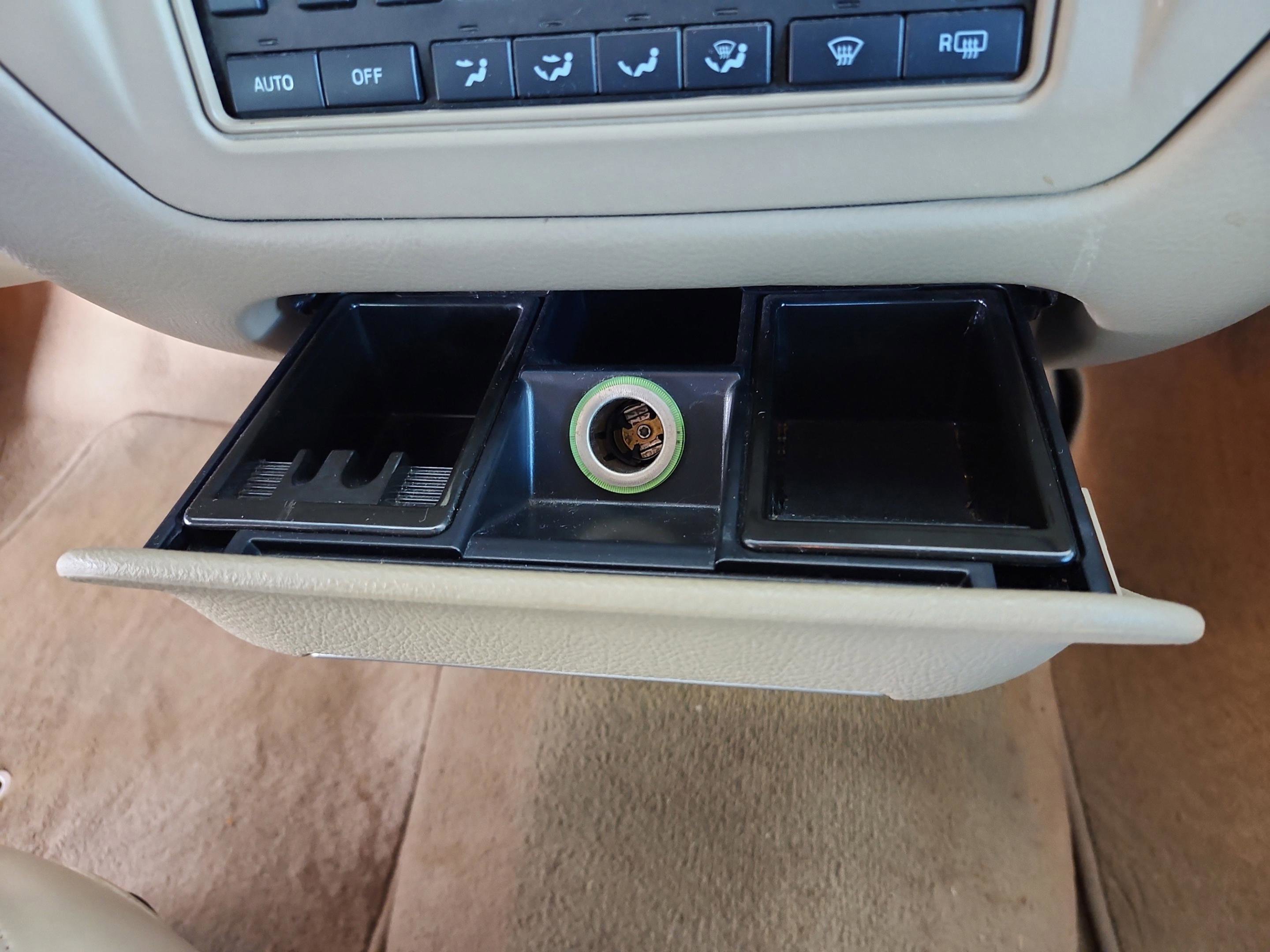 Used 2009 Lincoln Town Car Signature Limited RWD image 25