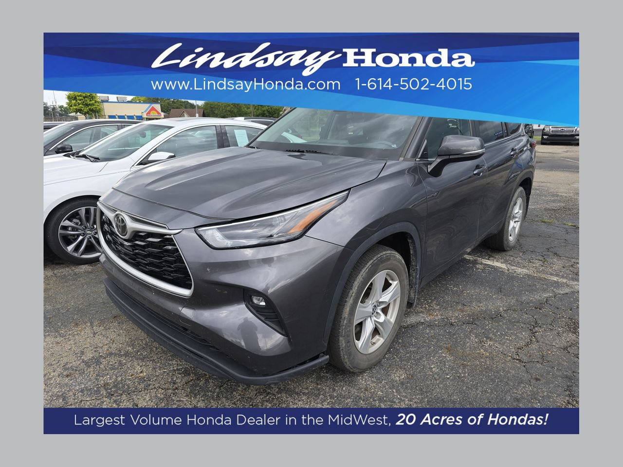 Used 2023 Toyota Highlander LE AWD/4WD image 1
