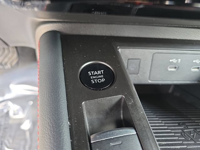 Used 2025 Nissan Kicks SR FWD image 33