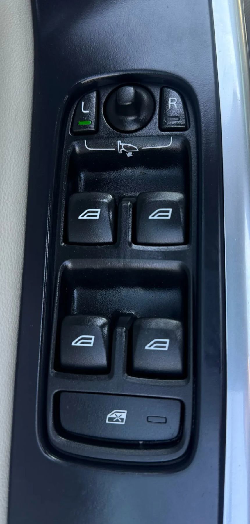 Used 2017 Volvo XC60 T5 Dynamic w/ Preferred Option Package image 25