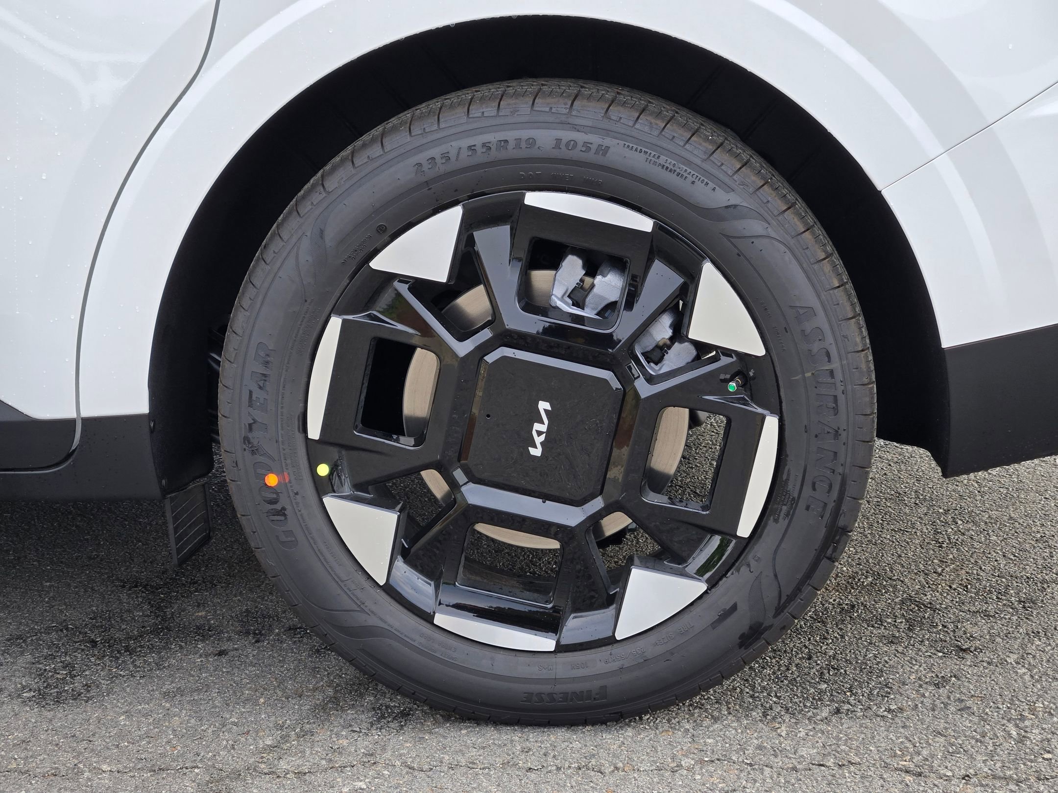 New 2026 Kia Carnival EX FWD image 17