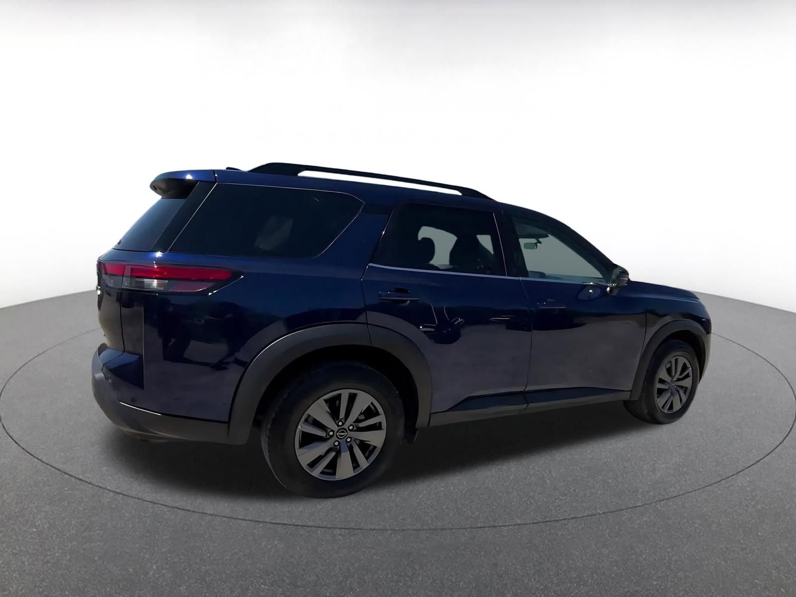 Used 2025 Nissan Pathfinder SV AWD/4WD image 14