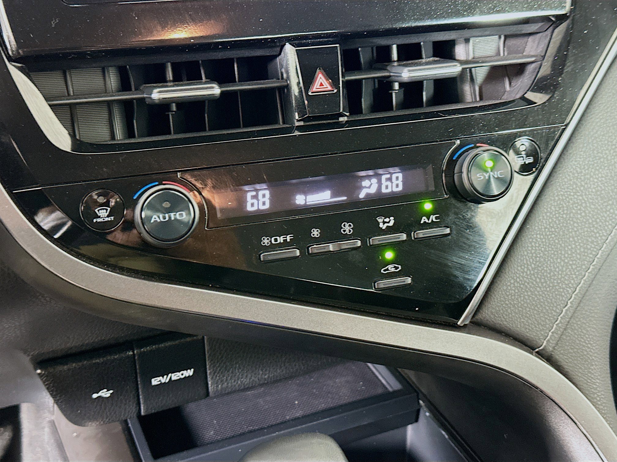 Used 2023 Toyota Camry SE image 22