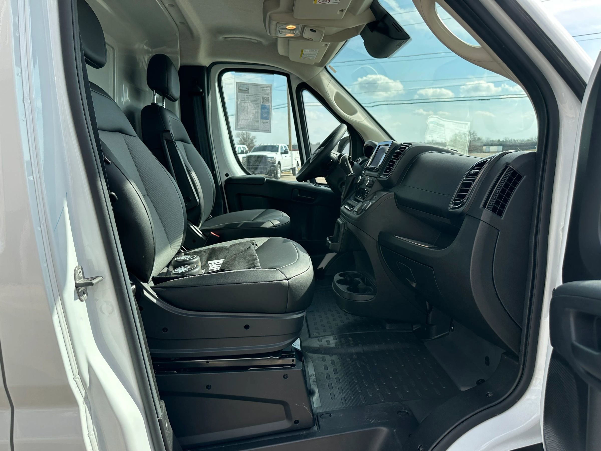 Used 2023 RAM ProMaster 3500 w/ Convenience Group image 24