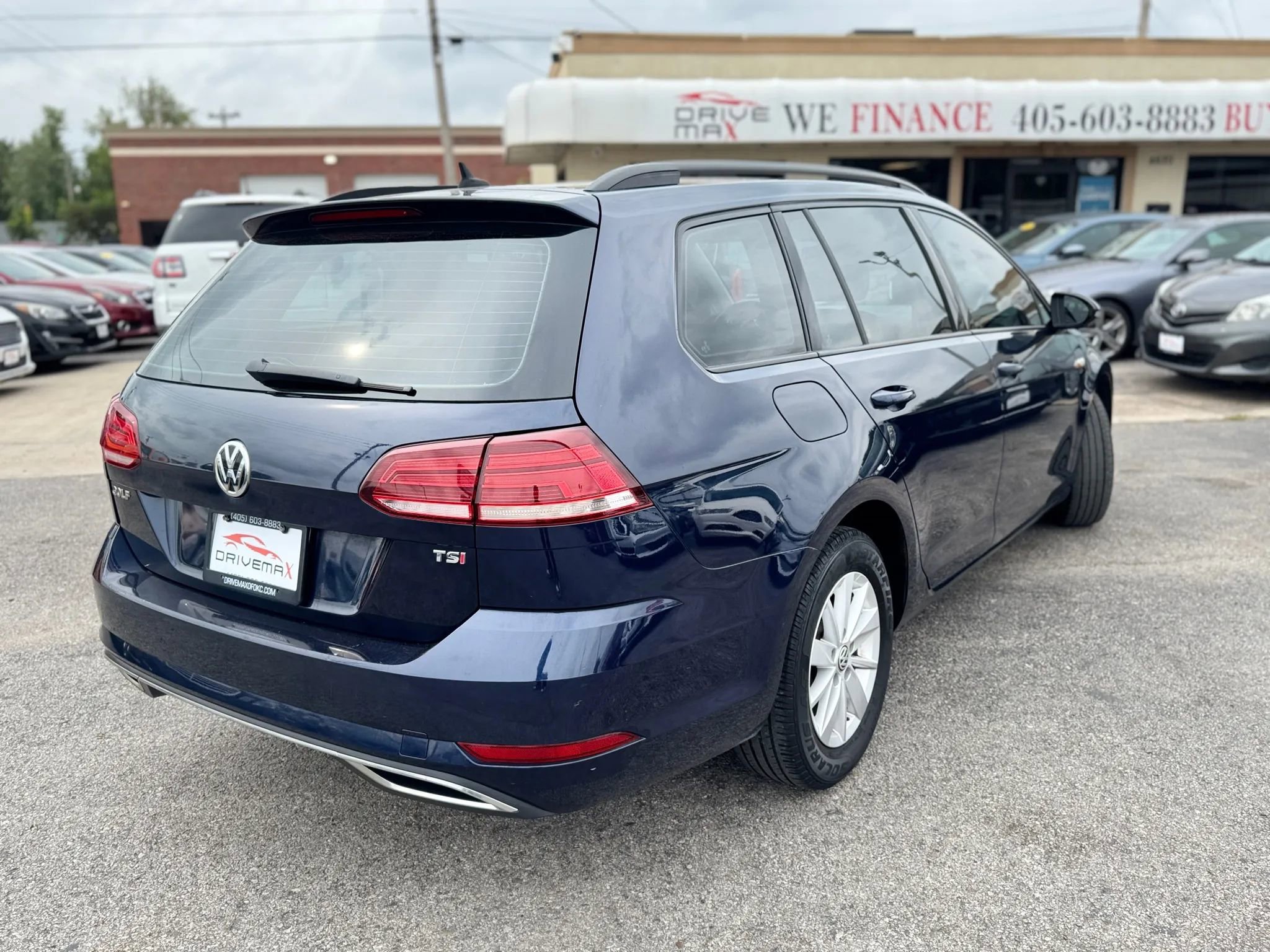 Used 2018 Volkswagen Golf S FWD image 3