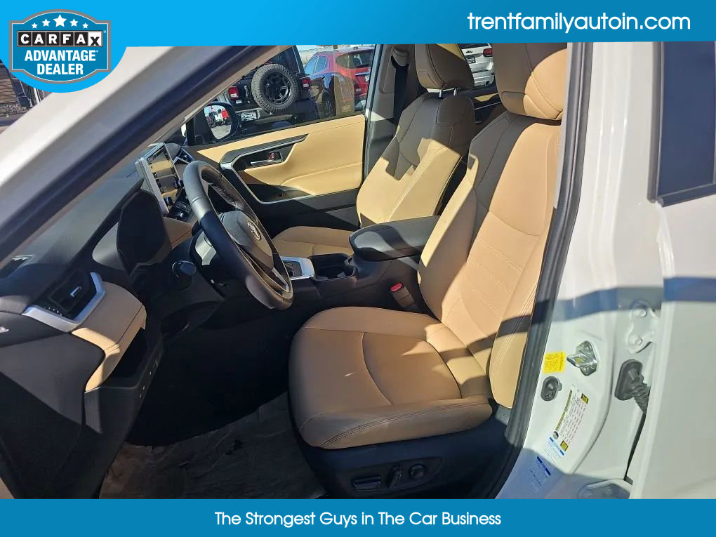 Used 2021 Toyota RAV4 XLE Premium image 31