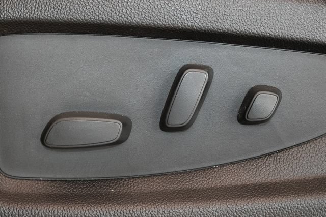 Used 2016 GMC Yukon SLT AWD/4WD image 24