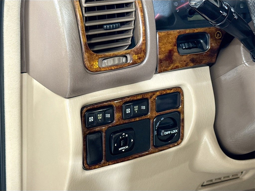 Used 1999 Toyota Land Cruiser image 22