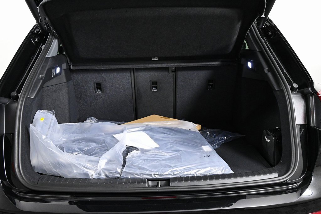 New 2025 Audi Q4 e-tron Prestige image 30