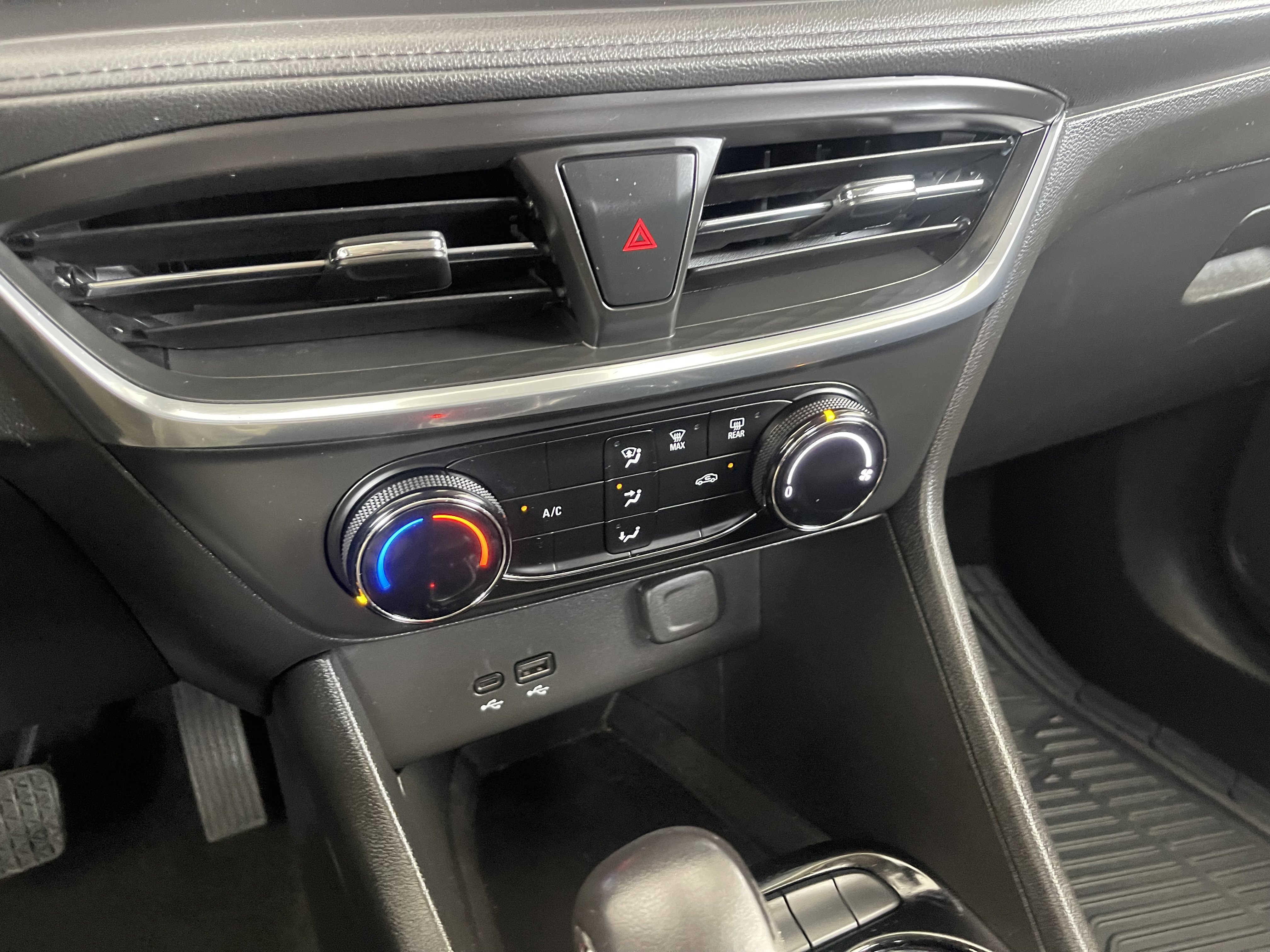Used 2024 Buick Encore GX Preferred FWD image 19