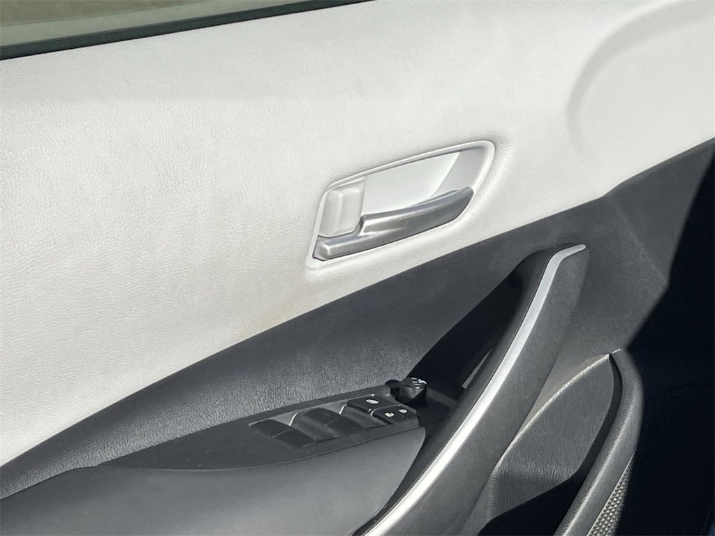 Used 2025 Toyota Corolla SE image 13