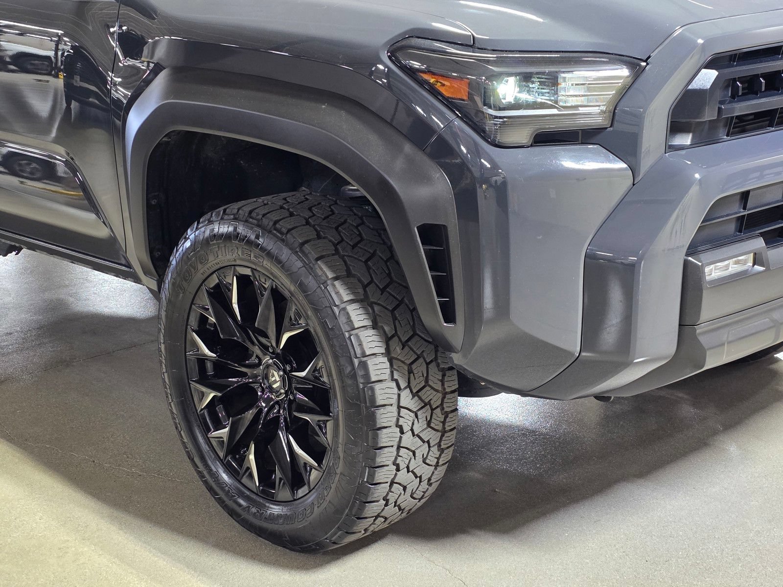Used 2025 Toyota 4Runner SR5 AWD/4WD image 10